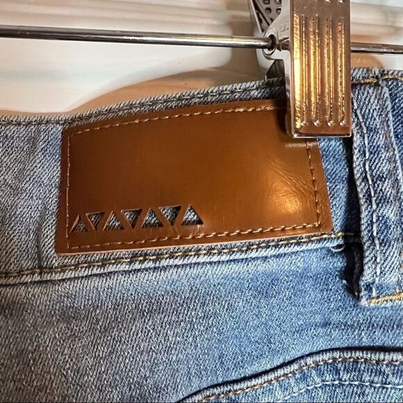 Dollhouse Distressed Jean Short, Size 5. - Picture 5 of 7